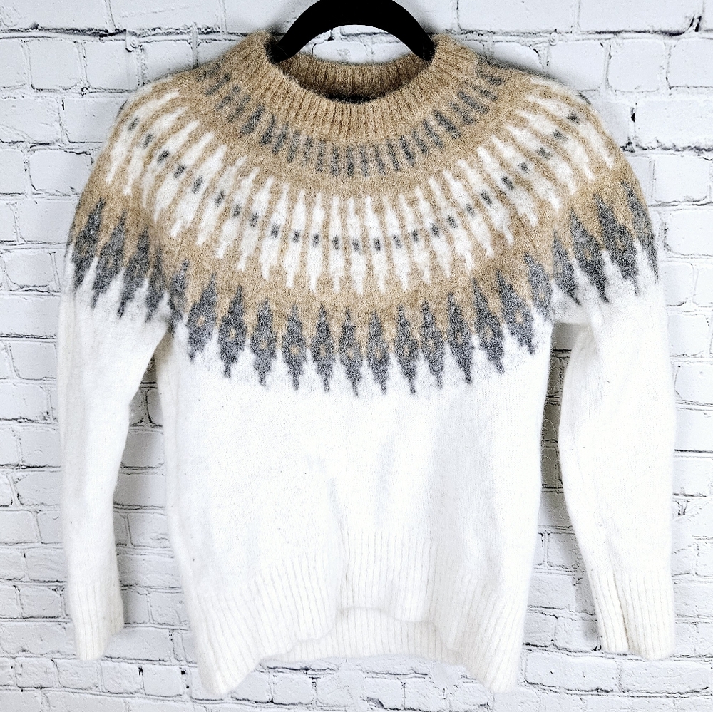 Banana Republic Factory Cream and Gray Patterned Sweater
